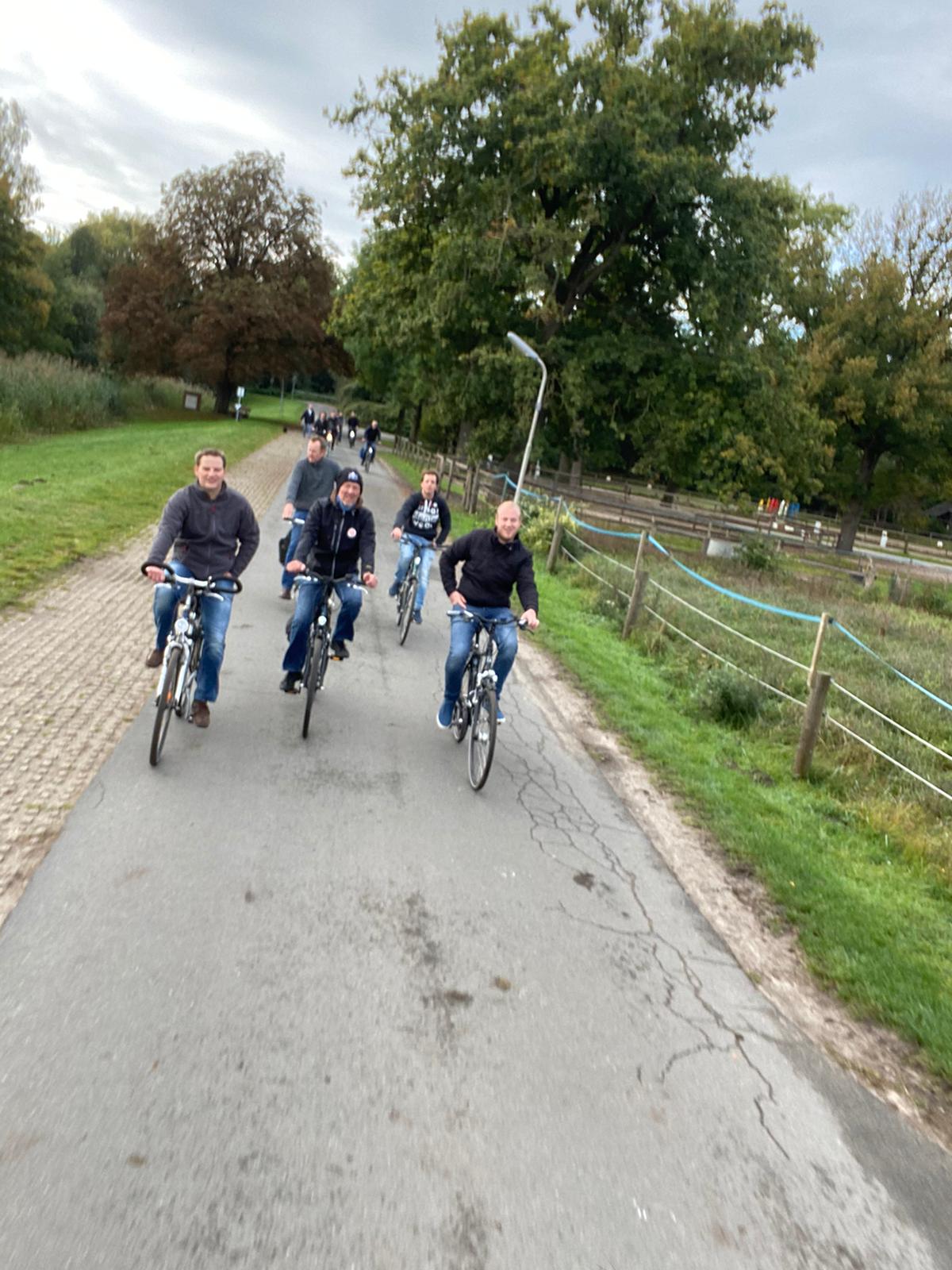 Betriebsausflug 2020 Radtour durch das Bremer Blockland mit Picknick und Burgeressen